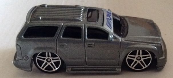 Cadillac Escalade - Hot Wheels toy car collectible - Main Image 2