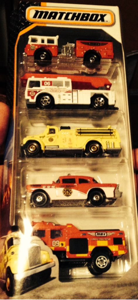 Pierce Dash Fire Engine - MBX Heroic Rescue toy car collectible - Main Image 2