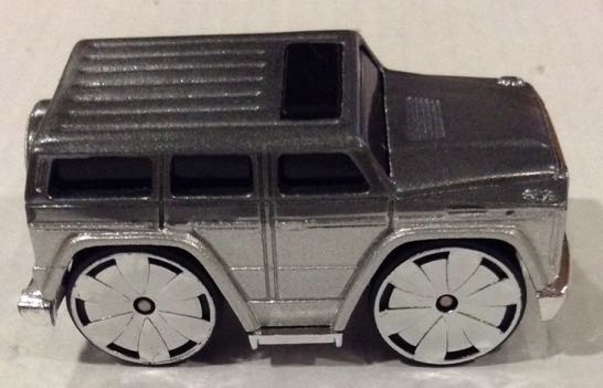 Camioneta Mercedes Benz G500 Gris - Hot Wheels toy car collectible - Main Image 2