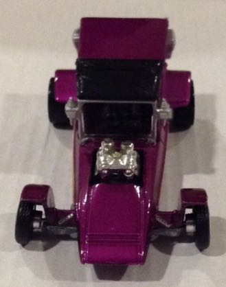 Carrosa De Carreras Rosa Motor Expuesto - Johnny Lightning toy car collectible - Main Image 1