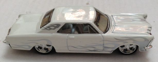 Buick Riviera 1965 Blanco - Maisto toy car collectible - Main Image 2