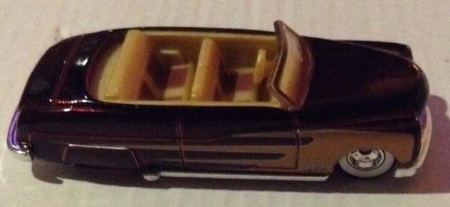 Merc 1949 Convertible Guinda - Hot Wheels toy car collectible - Main Image 2