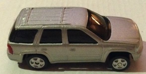 Chevrolet Trail Blazer Gris - Maisto toy car collectible - Main Image 2