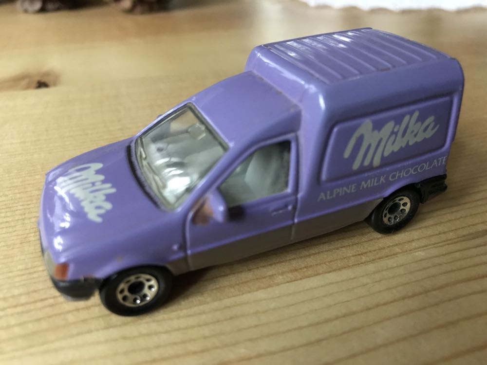 Ford Courier CV61 Van - Matchbox 1-75 Superfast toy car collectible - Main Image 2