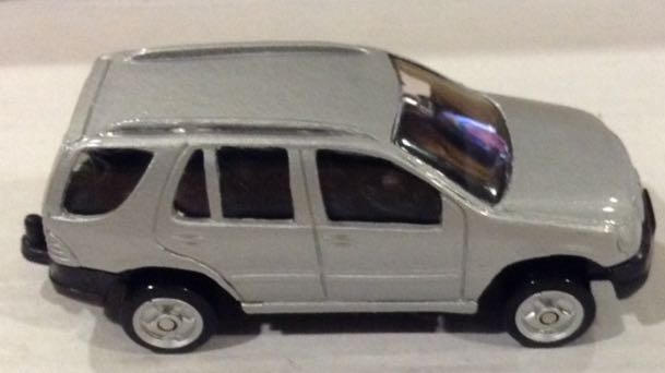 Mercedes Benz ML 320 Gris - Maisto toy car collectible - Main Image 2