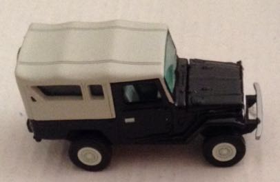 Toyota Land Crusier 1980 Negro - Johnny Lightning toy car collectible - Main Image 2
