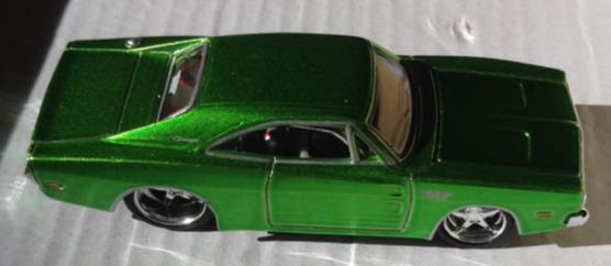 Dodge Charger RT 1969 Verde - Maisto toy car collectible - Main Image 2