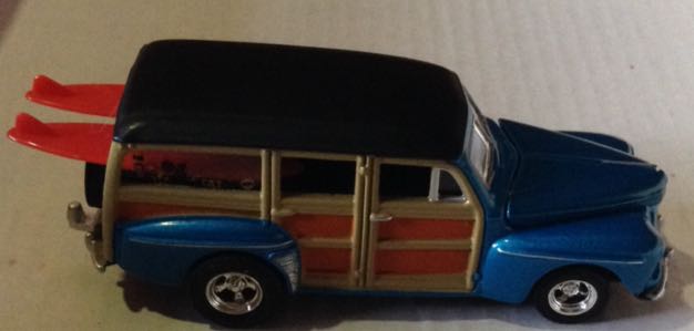 Woody Wagon Sorfista Azul - Hot Wheels toy car collectible - Main Image 2
