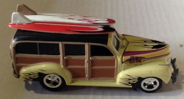 Camioneta Chevy Especial Sorfistas Amarilla - Johnny Lightning toy car collectible - Main Image 2