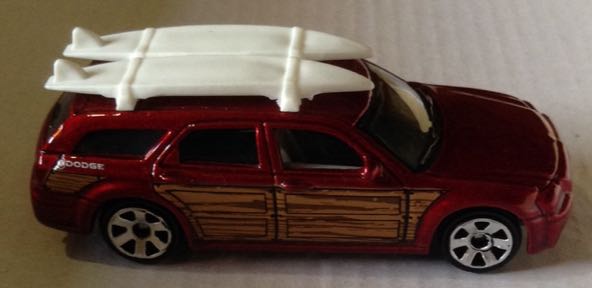 Camioneta Dodge Magnum Sorfistas Roja - Machtbox toy car collectible - Main Image 2