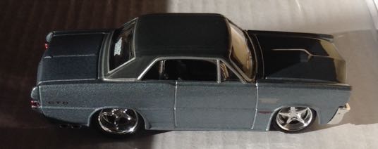 Pontiac GTO 1965 Gris - Maisto toy car collectible - Main Image 2