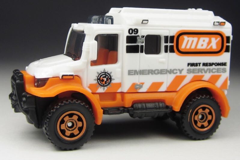 Matchbox 4x4 Srambulance - MBX Heroic Rescue toy car collectible - Main Image 2