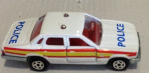 Patrulla Jaguar XJ6 Blanca - Majorette toy car collectible - Main Image 2