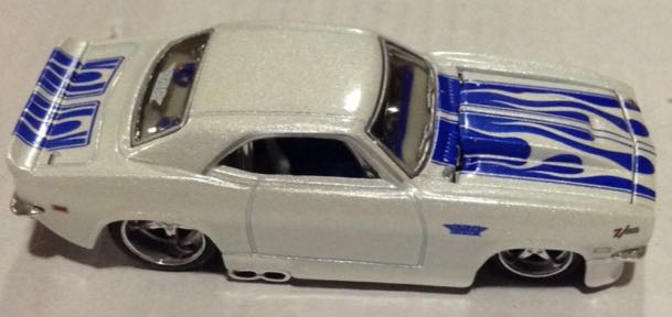 Chevrolet Camaro 1968 Blanco  - Maisto toy car collectible - Main Image 2