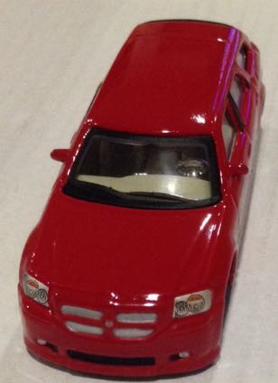 Camioneta Dodge Magnum RT Roja - Maisto toy car collectible - Main Image 1