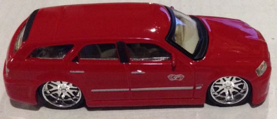 Camioneta Dodge Magnum RT Roja - Maisto toy car collectible - Main Image 2