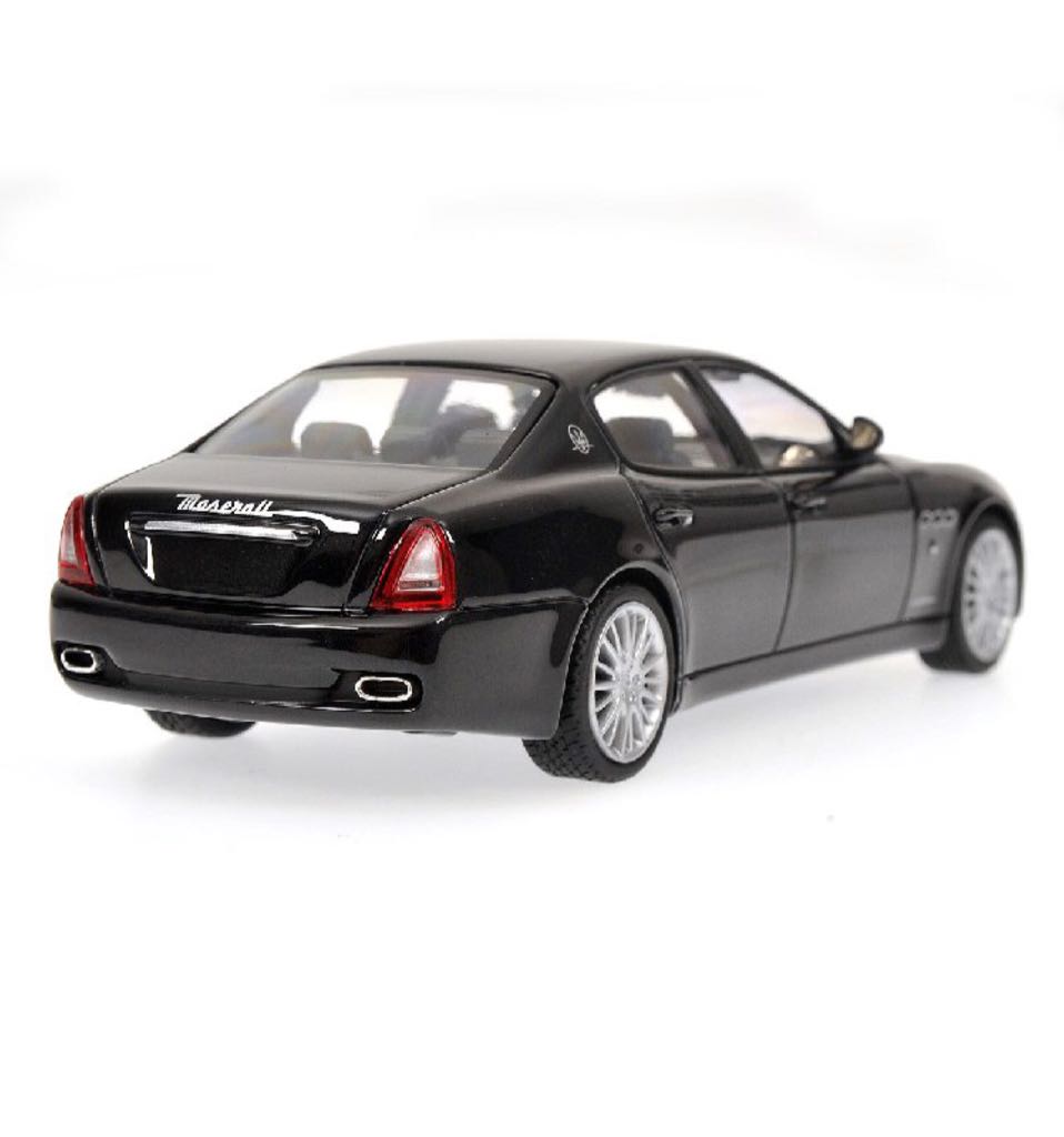 Quattroporte V Sport GTS - Maserati toy car collectible - Main Image 2