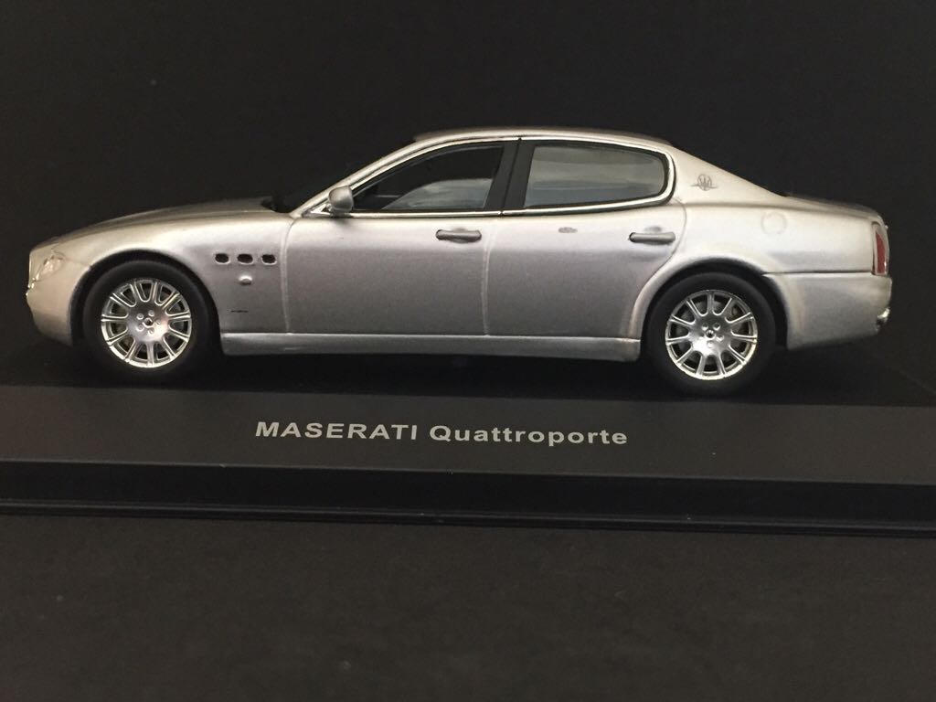 Maserati Quattroporte III - Maserati toy car collectible - Main Image 2