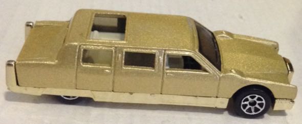 Limousina Cadillac Dorada - Hot Wheels toy car collectible - Main Image 2