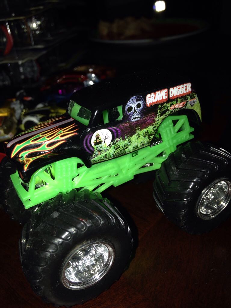 (loose)grave Digger  toy car collectible - Main Image 1