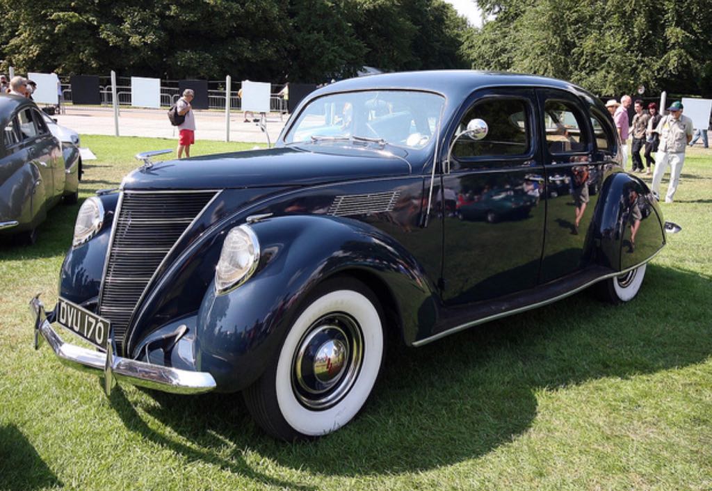 Lincoln Zephyr - Matchbox Models Of Yesteryear toy car collectible - Main Image 2