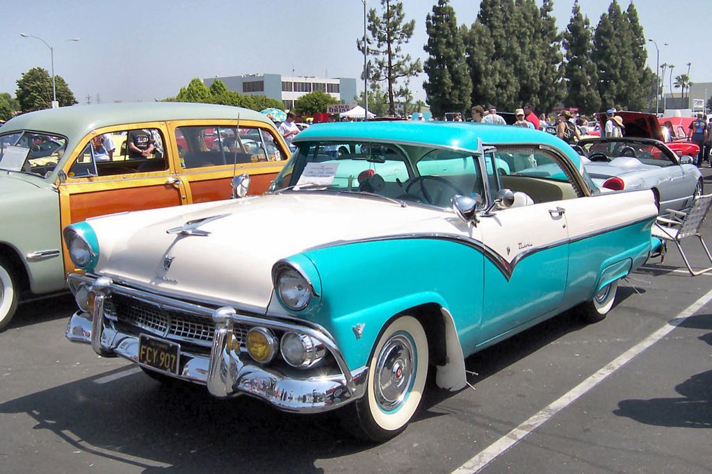 Ford 1955 Fairlane Crown Victoria - 5100 cc toy car collectible - Main Image 2