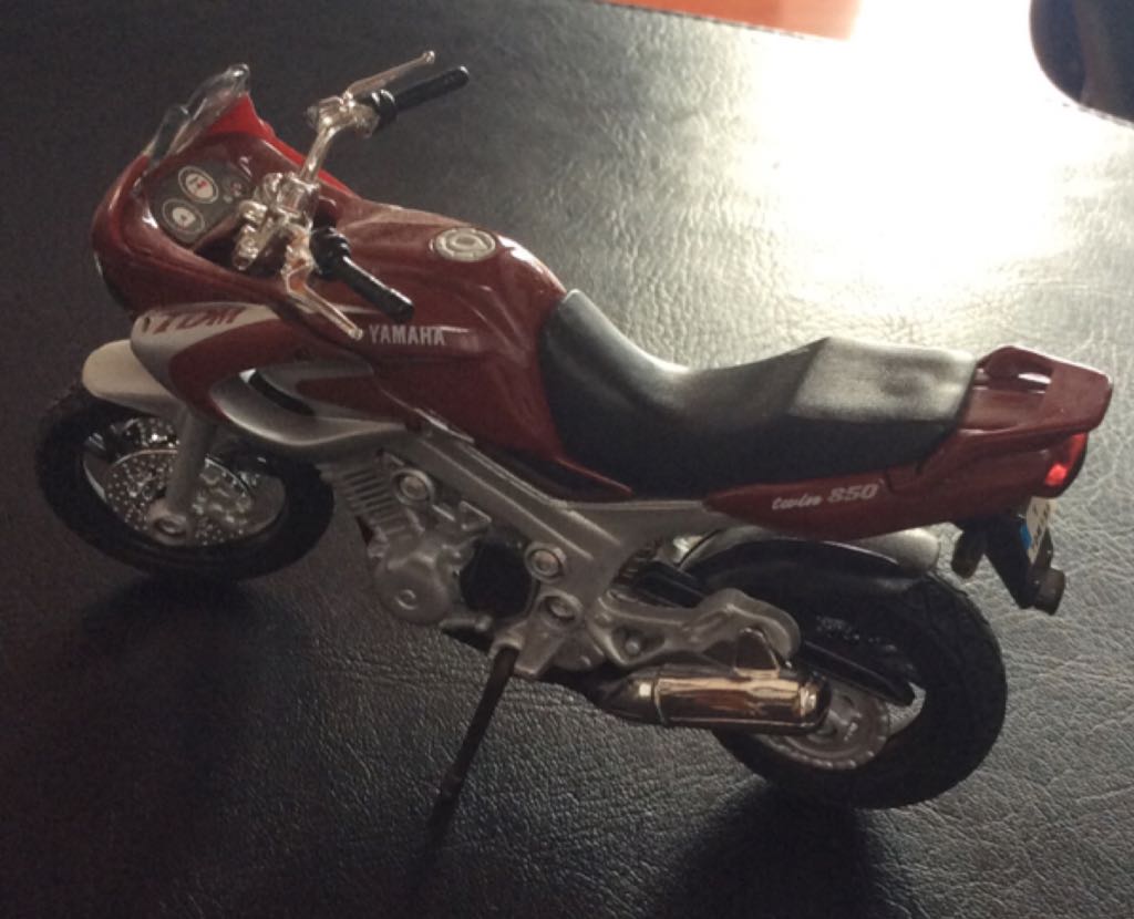 Yamaha TDM 850 - Mitos de 2 Ruedas toy car collectible - Main Image 2