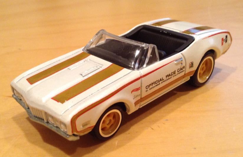 ‘68 Oldsmobile Cutlass Convertible - 2015 Heritage toy car collectible - Main Image 2