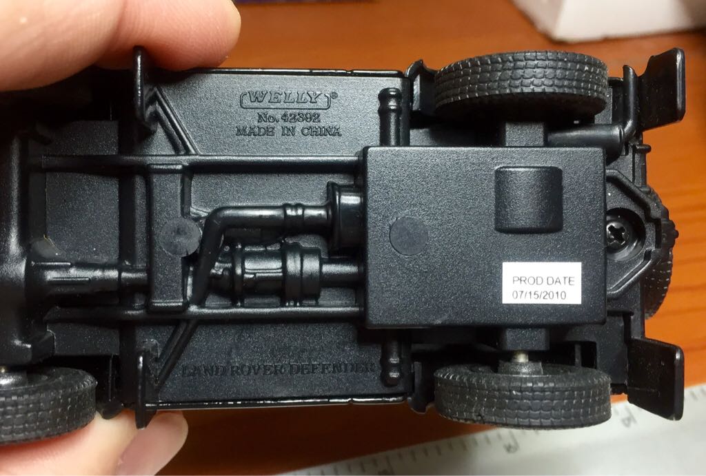 Land Rover Defender  toy car collectible - Main Image 2