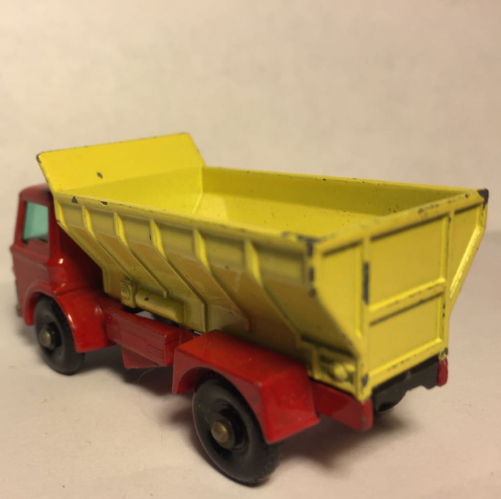 Grit-Spreading Truck - Matchbox 1-75 Regular Wheels toy car collectible - Main Image 2