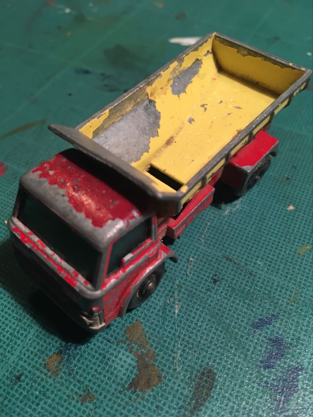 Grit-Spreading Truck - Matchbox 1-75 Regular Wheels toy car collectible - Main Image 3