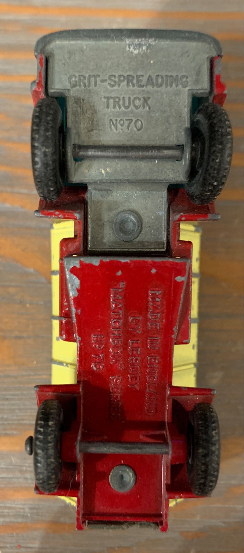 Grit-Spreading Truck - Matchbox 1-75 Regular Wheels toy car collectible - Main Image 4