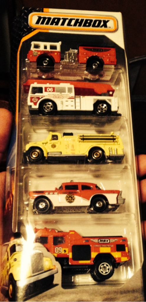 Matchbox 2006 Ladder Fire Truck  toy car collectible - Main Image 2