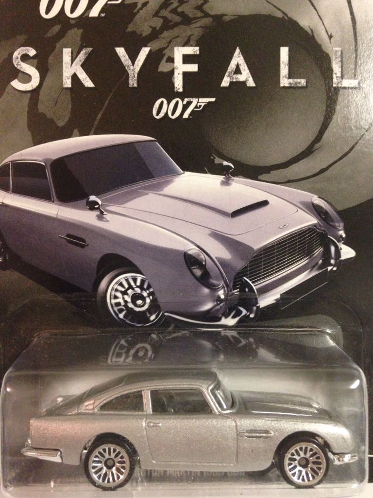 Aston Martin 1963 DB5 - 2015 James Bond Series toy car collectible - Main Image 1