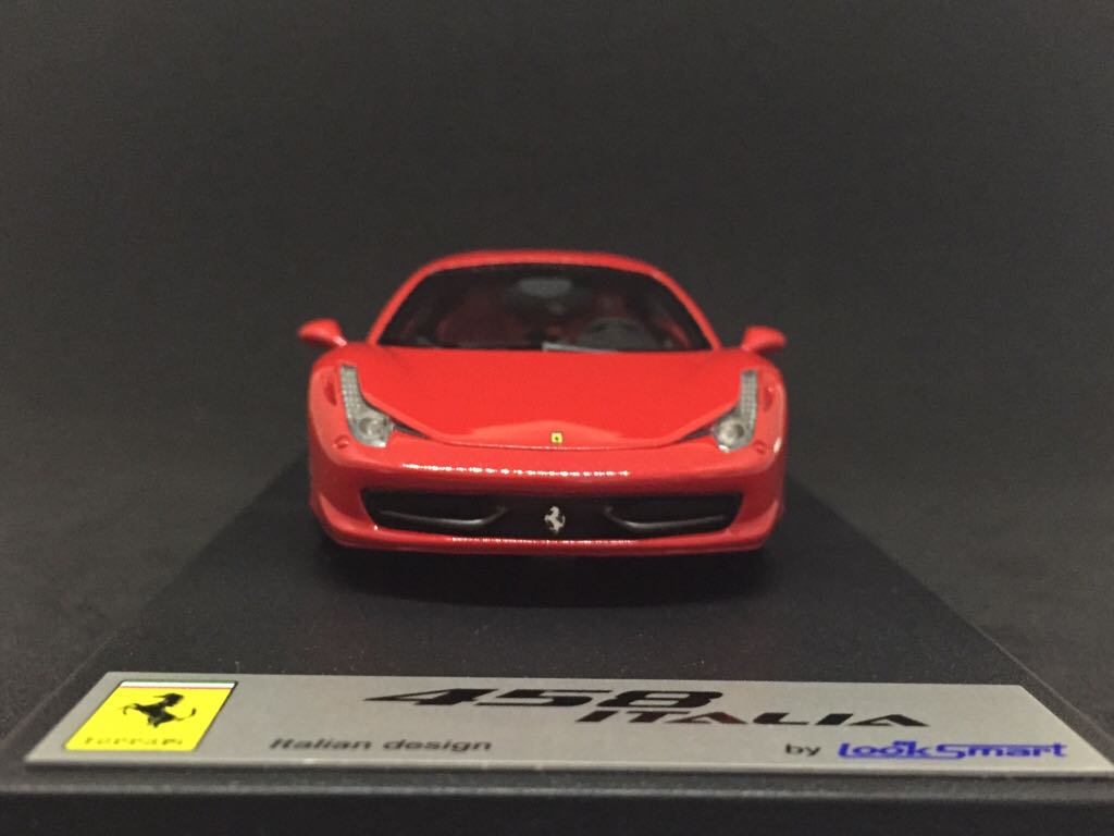 Ferrari 458 Italia - LookSmart toy car collectible - Main Image 1