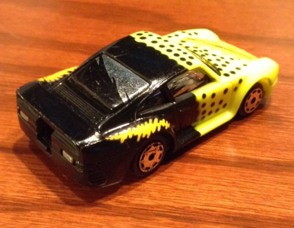Porsche Burnin Key   toy car collectible - Main Image 2