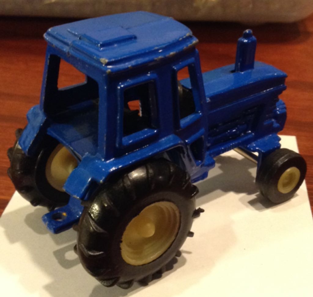 Ford Tractor - Matchbox toy car collectible - Main Image 2