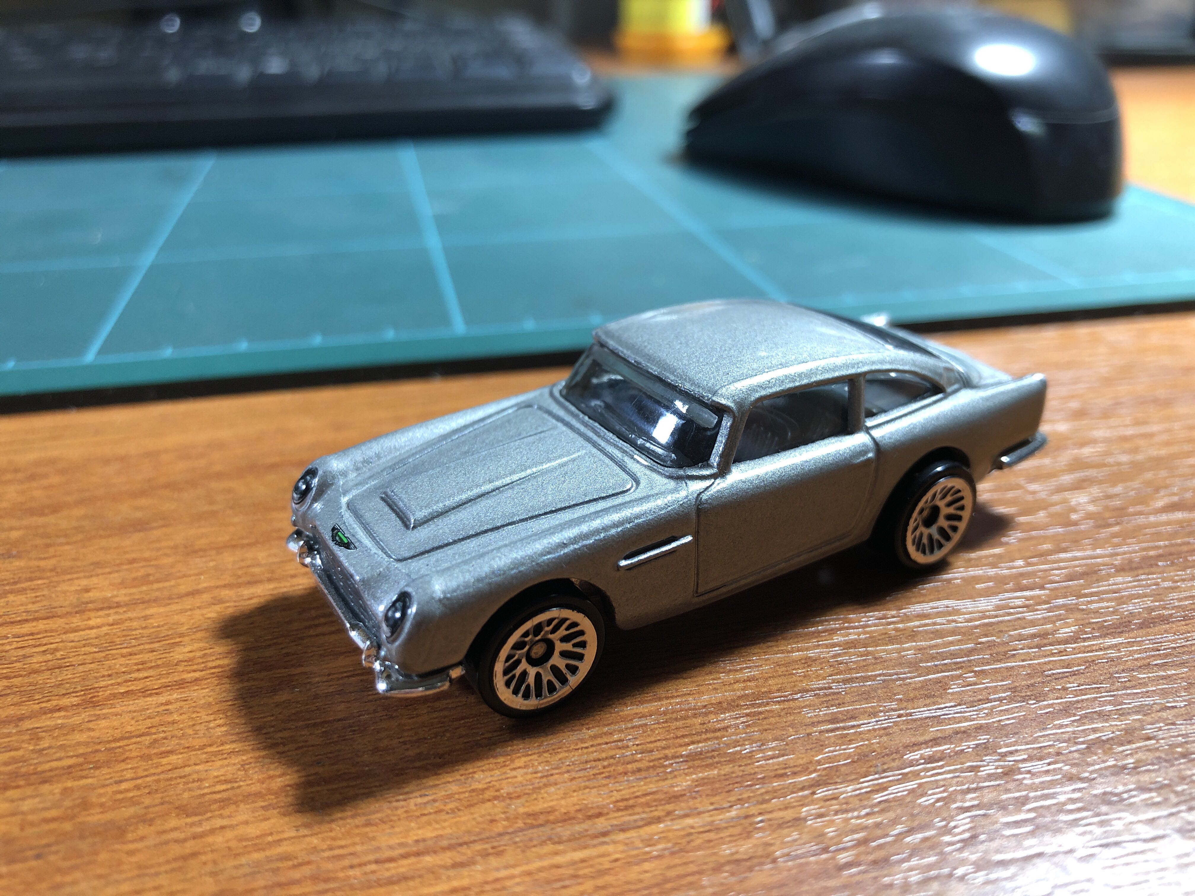 Aston Martin 1963 DB5 - HW Workshop - Then and Now toy car collectible - Main Image 2
