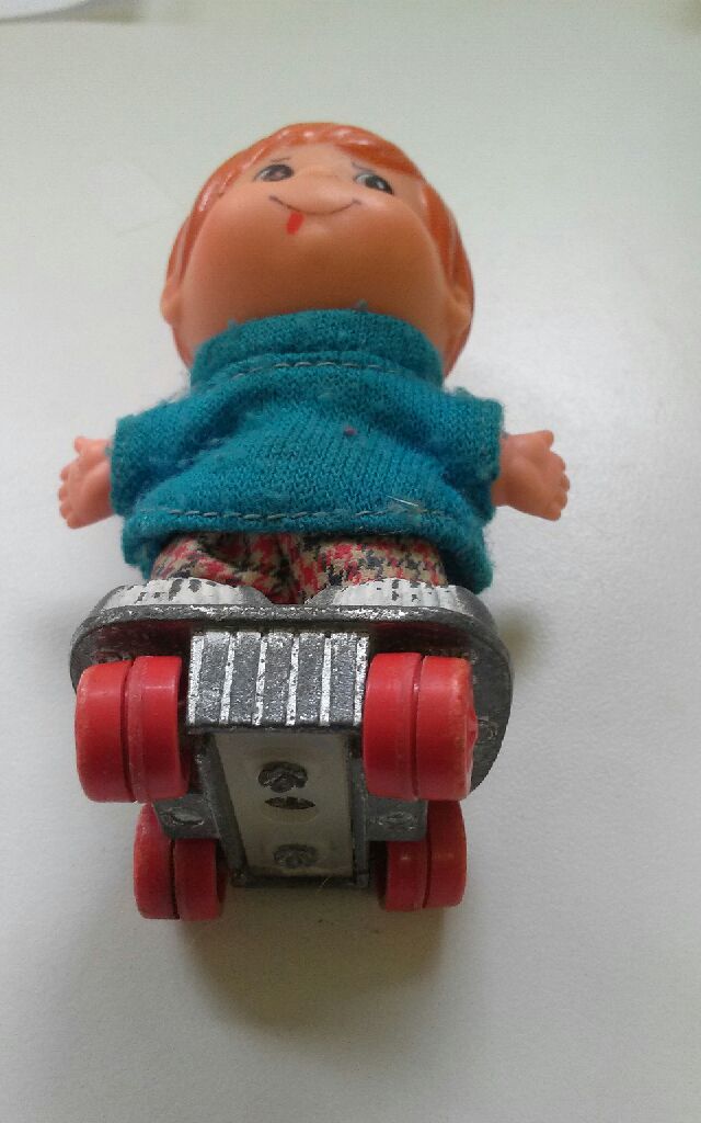 skateboard girl ok  toy car collectible - Main Image 2