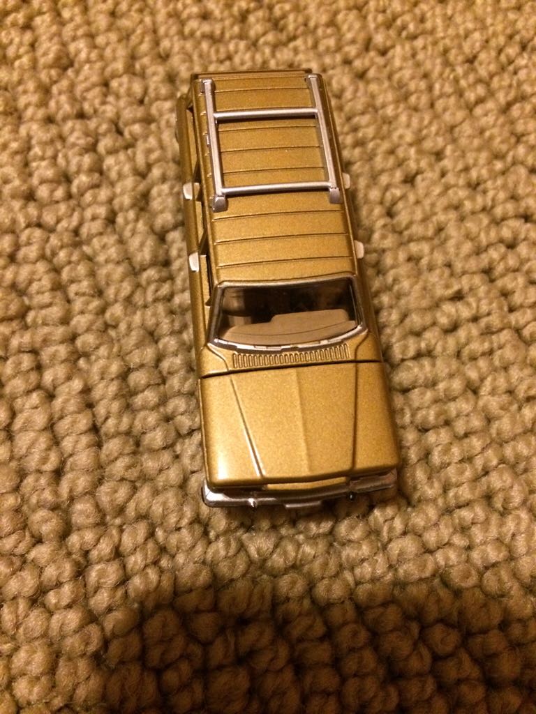 Johnny Lightning Jeep Wagoneer  toy car collectible - Main Image 1