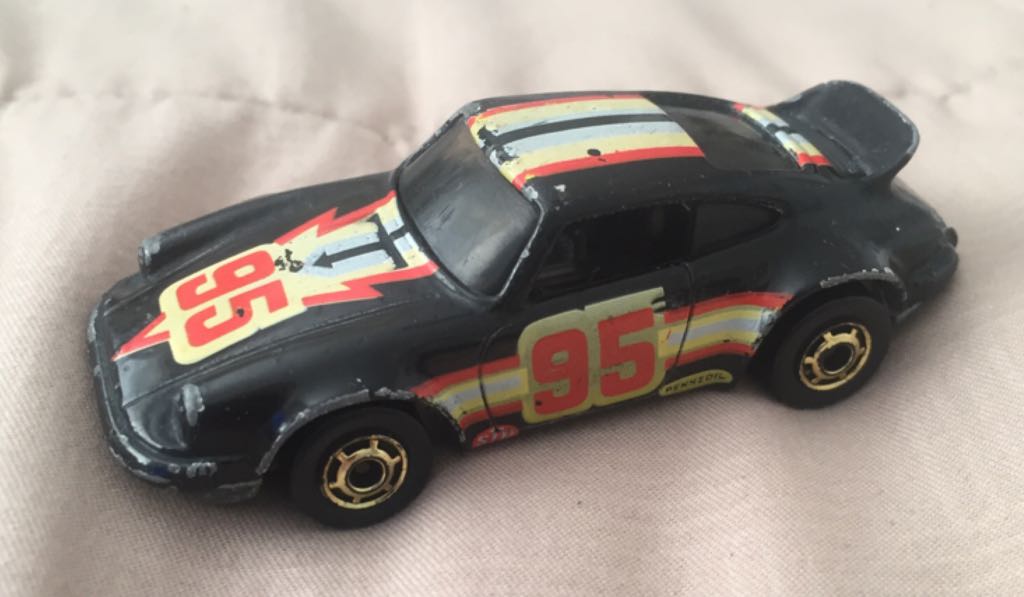 Porsche 911 Carrera - Hot Wheels - The Hot Ones toy car collectible - Main Image 2