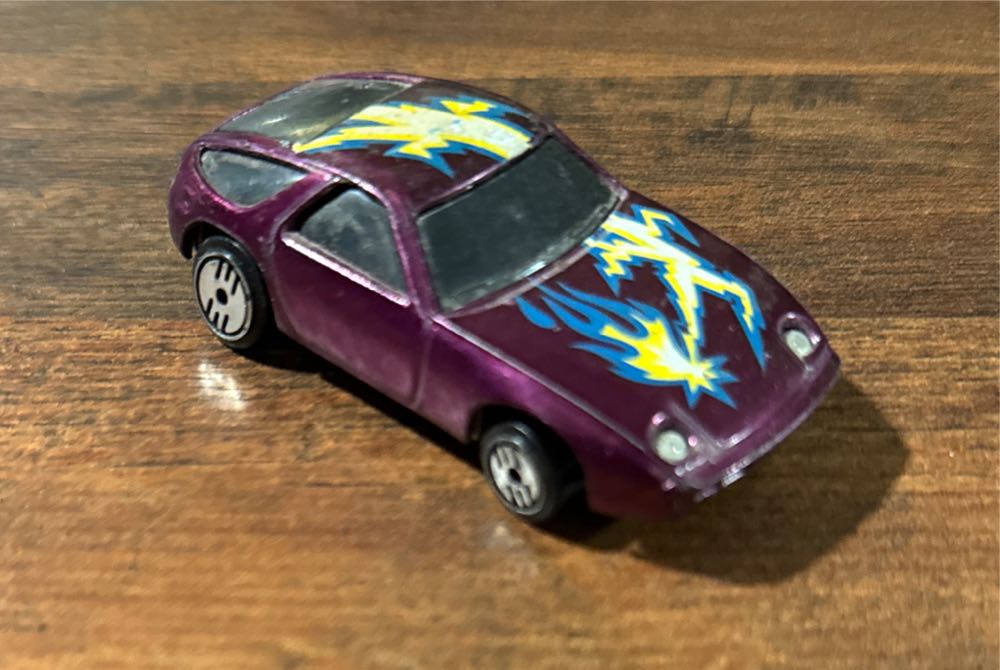 Porsche 928 - Nightstreaker toy car collectible - Main Image 2