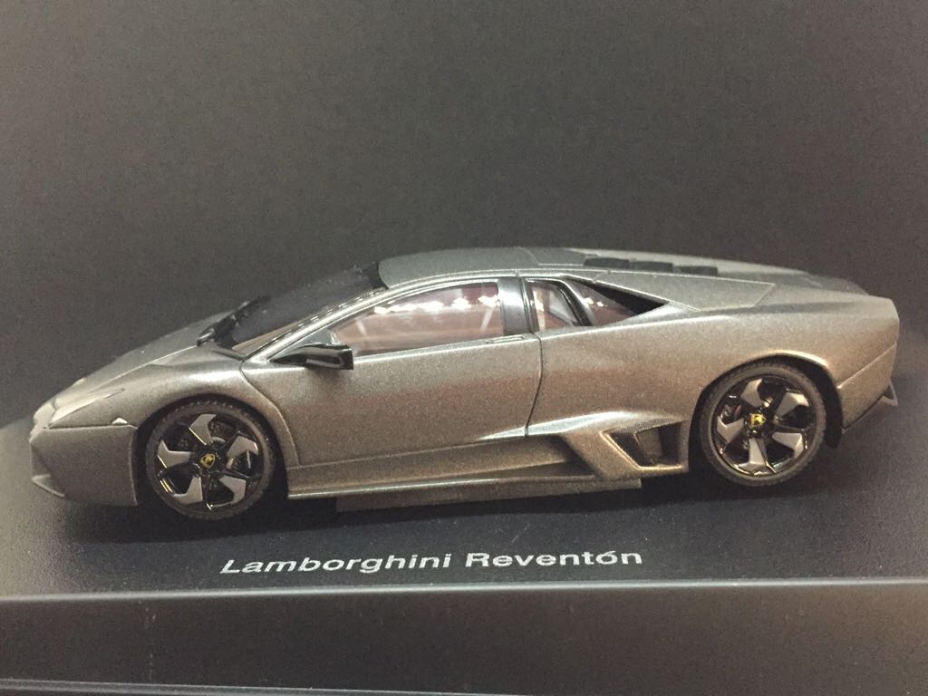 Lamborghini Reventon - Autoart toy car collectible - Main Image 1