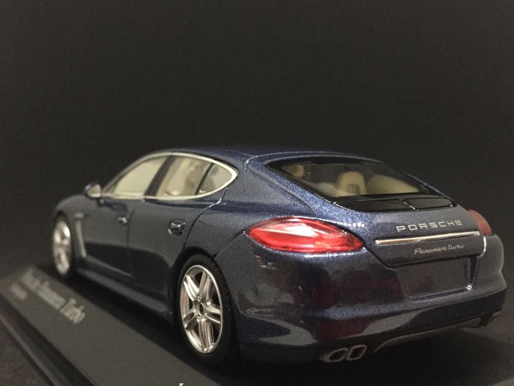 Porsche Panamera Turbo - Minichamps toy car collectible - Main Image 2