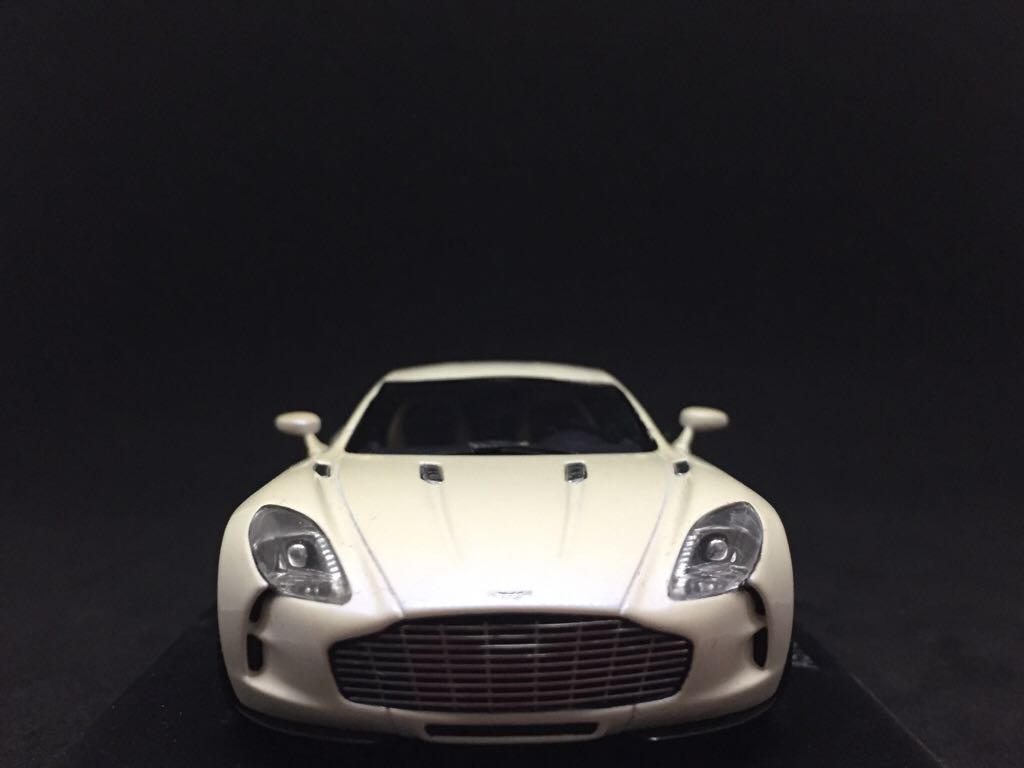 Aston Martin One-77 - Spark toy car collectible - Main Image 2