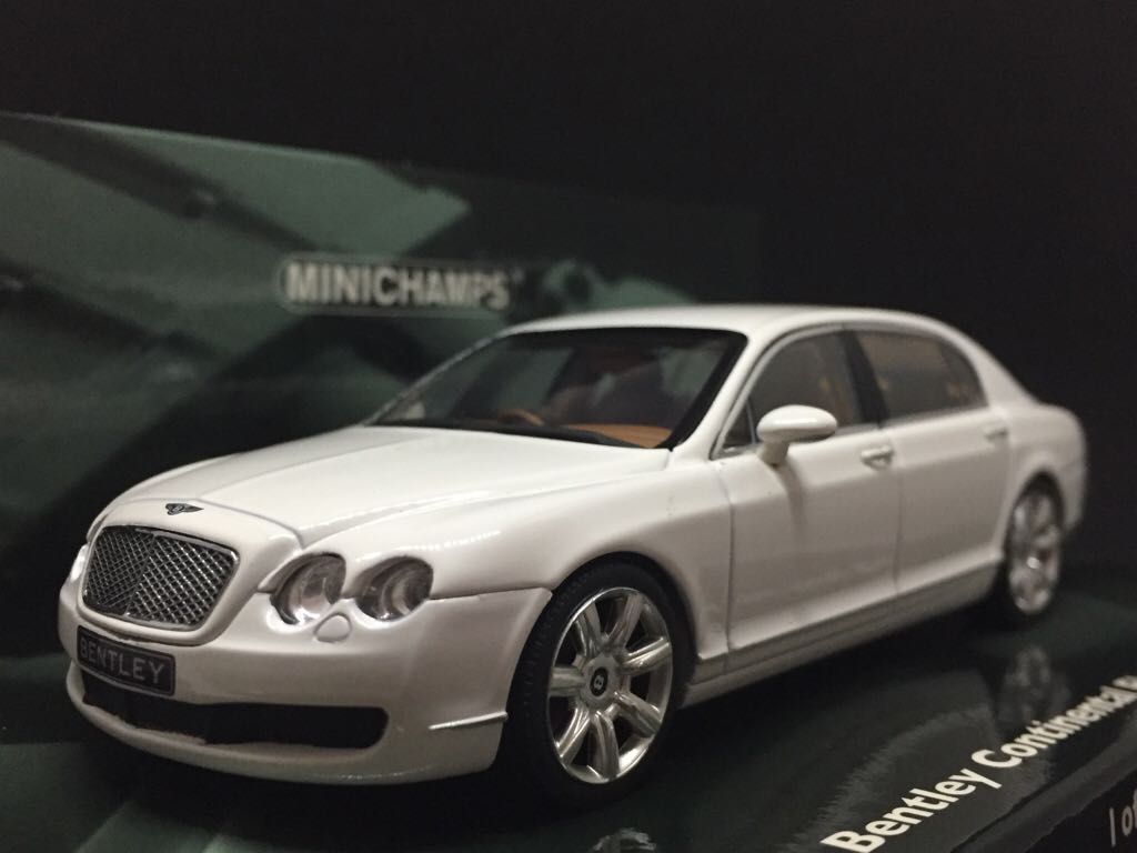 Bentley Continental Flying Spur - Minichamps toy car collectible - Main Image 2