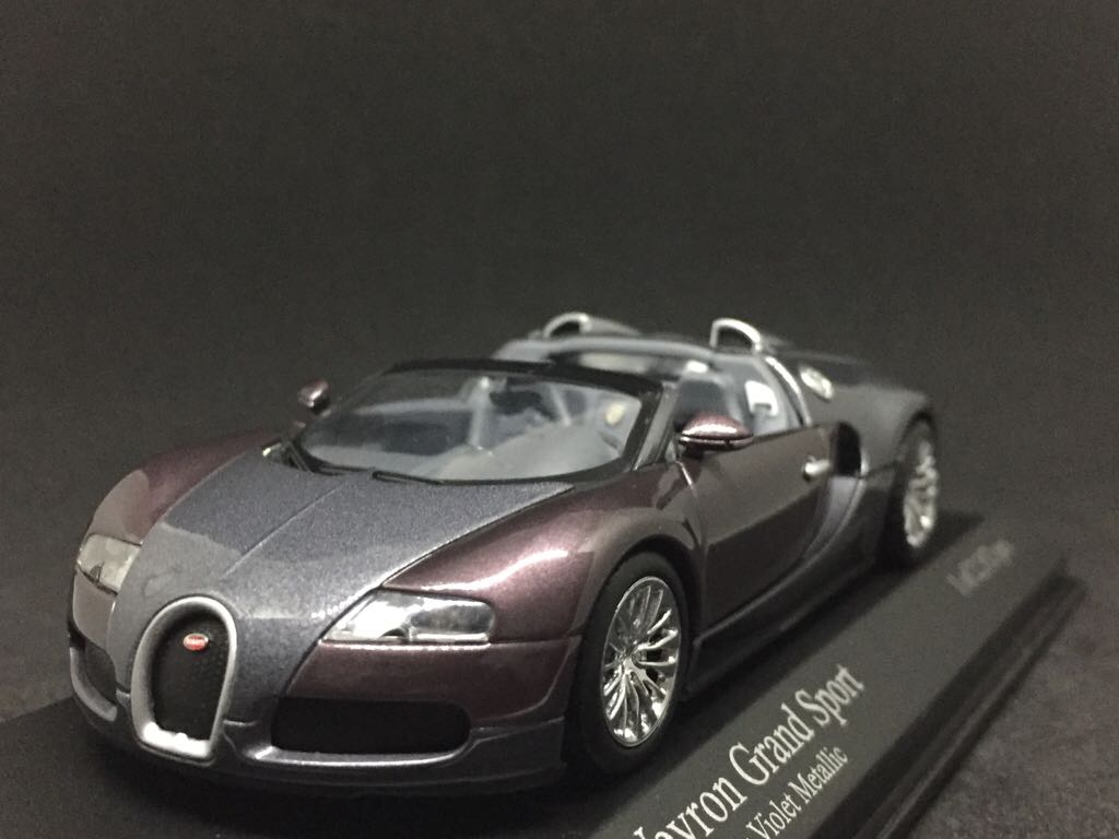Bugatti Veyron Grand Sport - Minichamps toy car collectible - Main Image 2