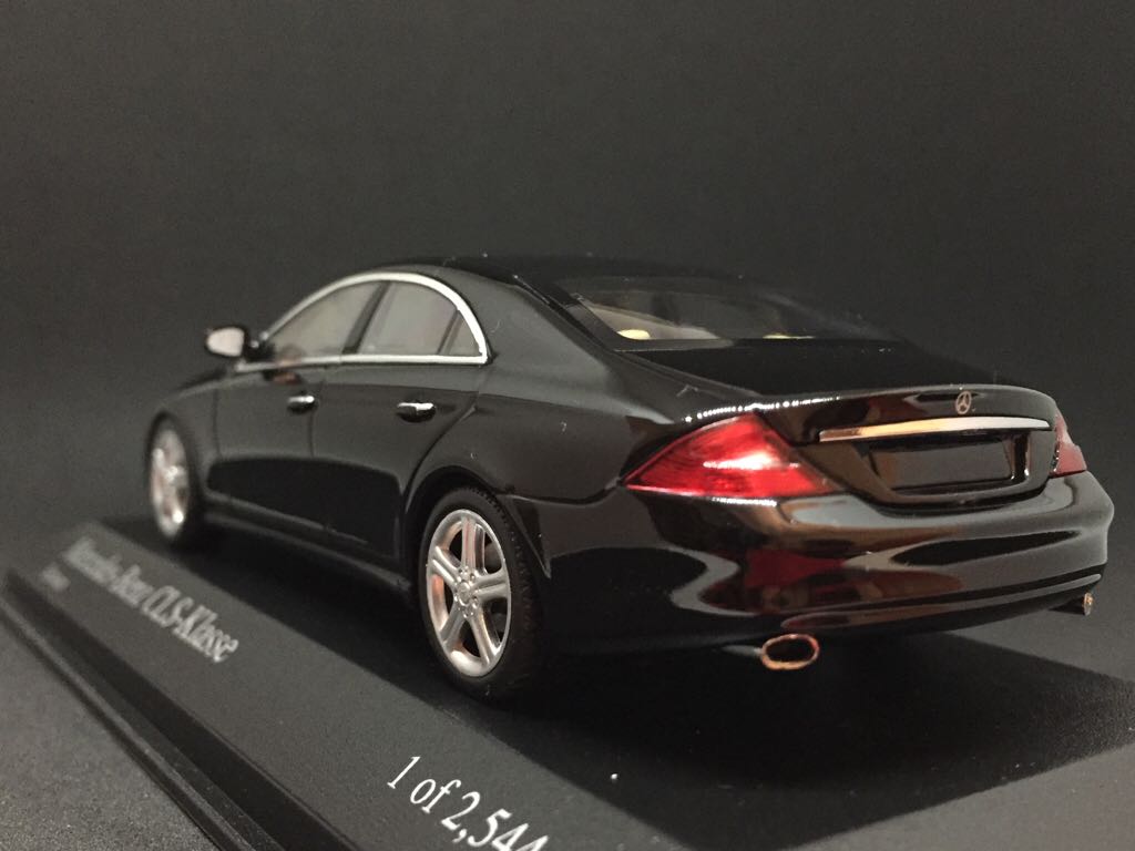 Mercedes-Benz CLS - Minichamps toy car collectible - Main Image 2