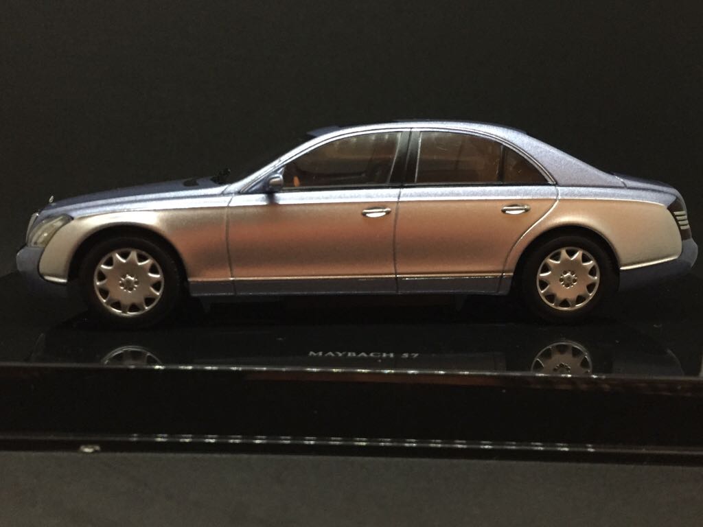 Maybach 57 - Autoart toy car collectible - Main Image 1