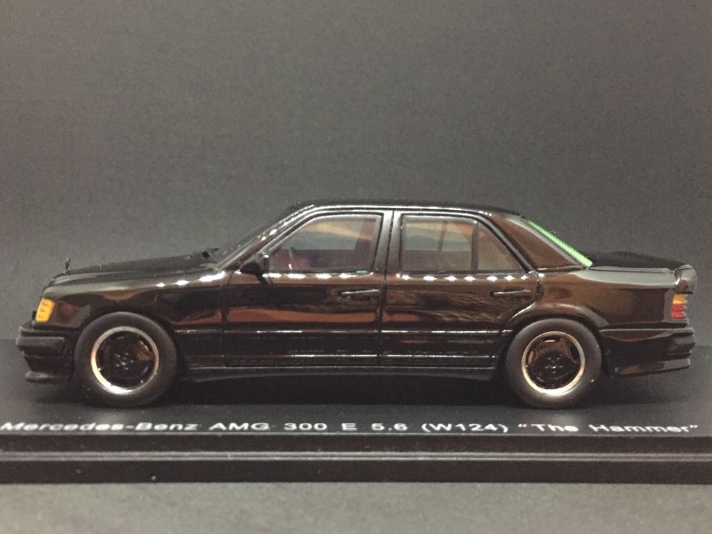 Mercedes-Benz AMG 300 E 5.6 (W124) ”The Hammer”  toy car collectible - Main Image 2